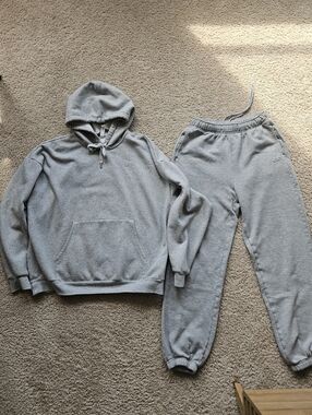 Alo Yoga Heather Gray Sweatpants And Hoodie